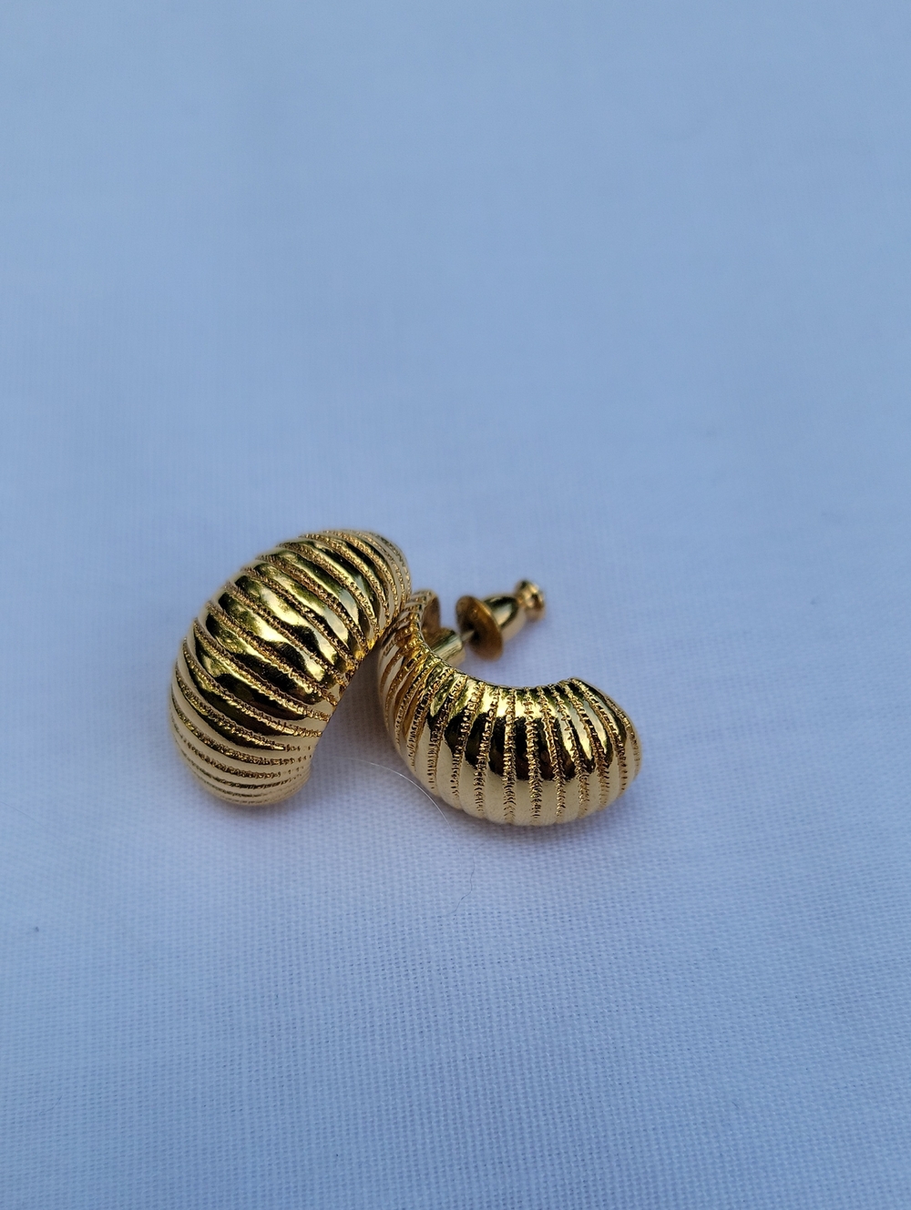Vintage Monet Classic Gold Tone Ribbed Hoop Pierced Earrings - Women Jewelry